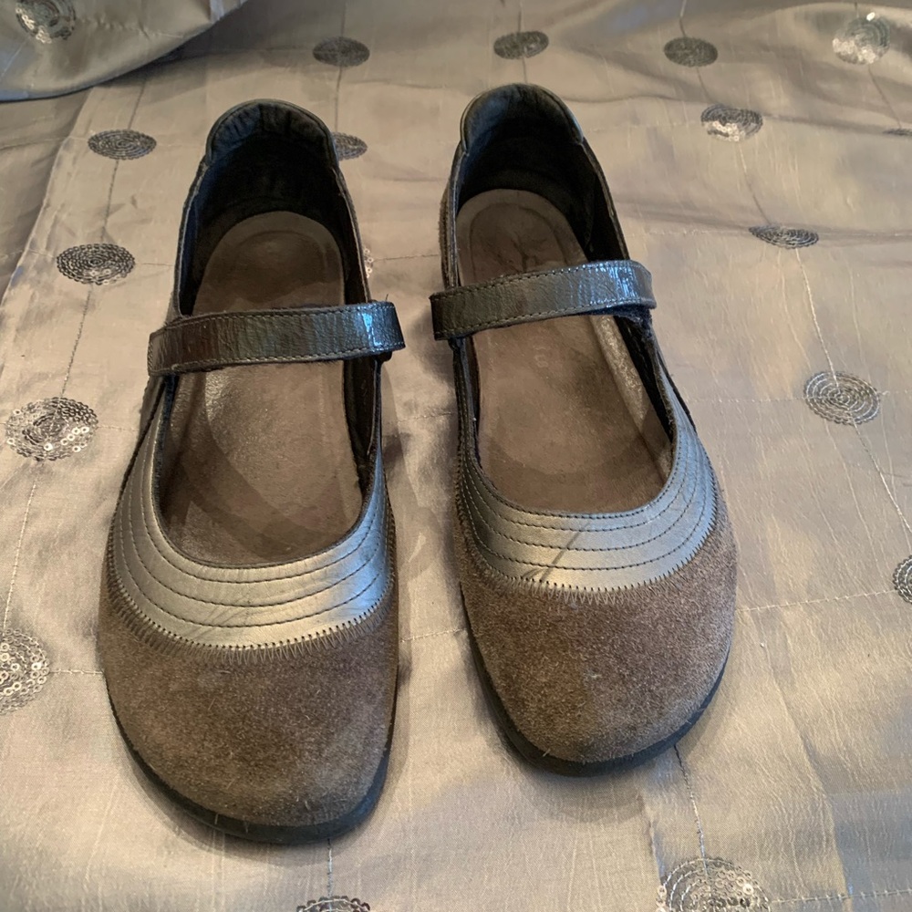 Naot Mary Janes